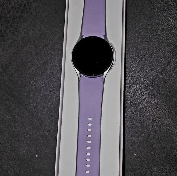 ** SOLD ** Samsung Galaxy Watch5 SM-R905 40mm - Picture 2 of 8